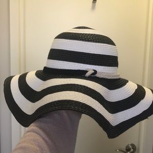 Vince Camuto sun hat